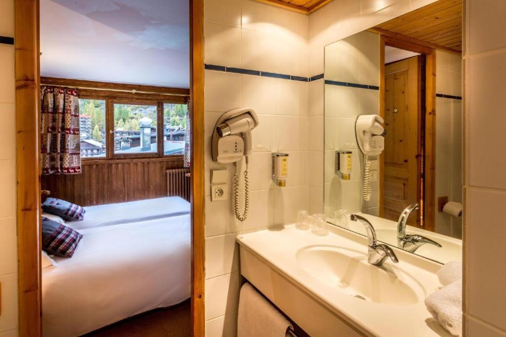 Les Cretes Blanches Hotell Val-dʼIsère Exteriör bild