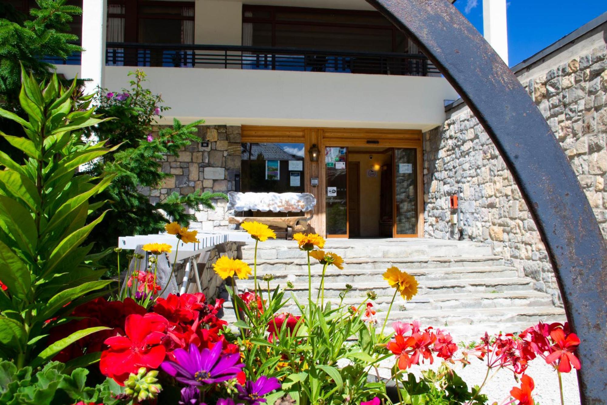 Les Cretes Blanches Hotell Val-dʼIsère Exteriör bild
