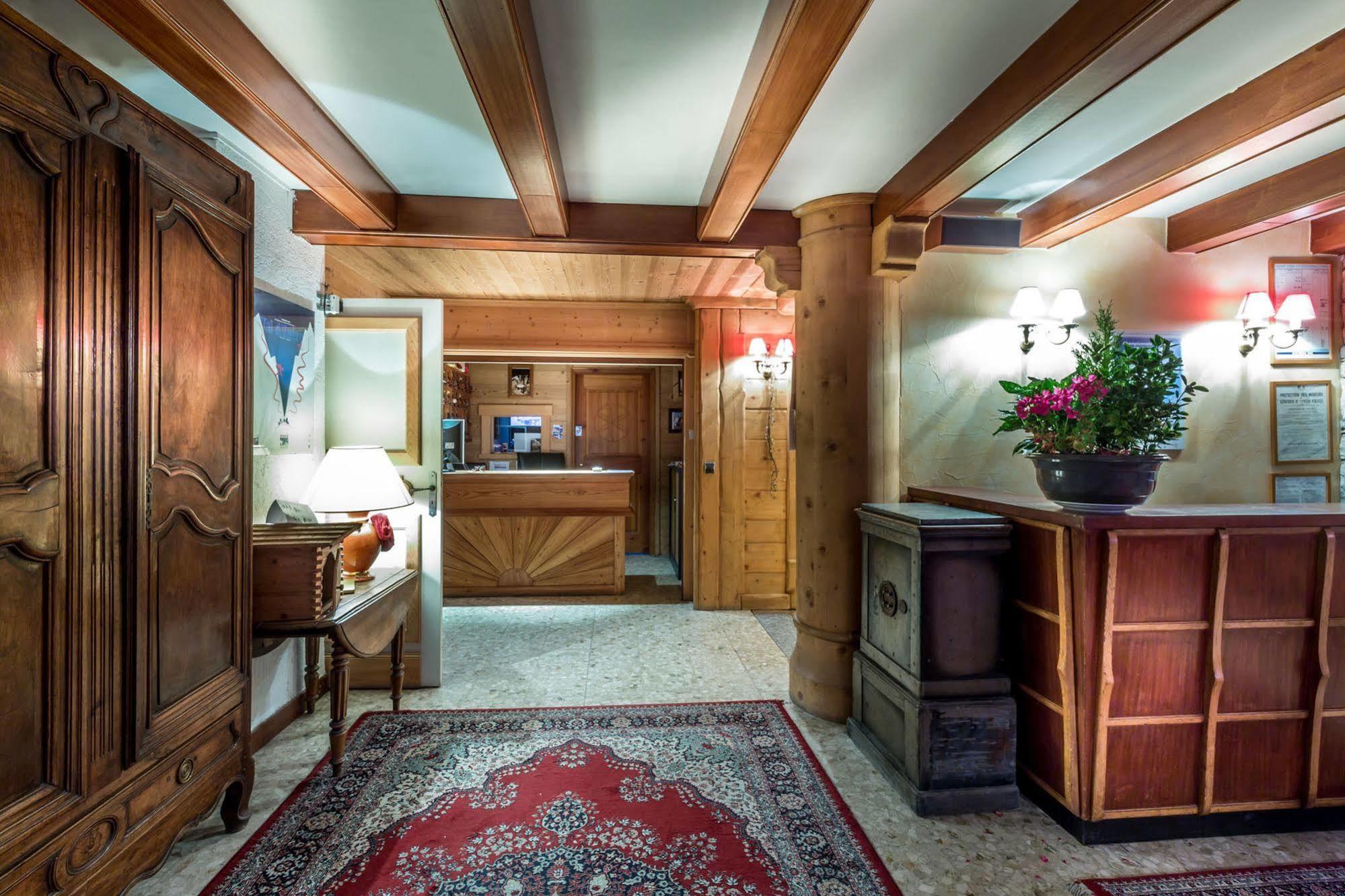 Les Cretes Blanches Hotell Val-dʼIsère Exteriör bild