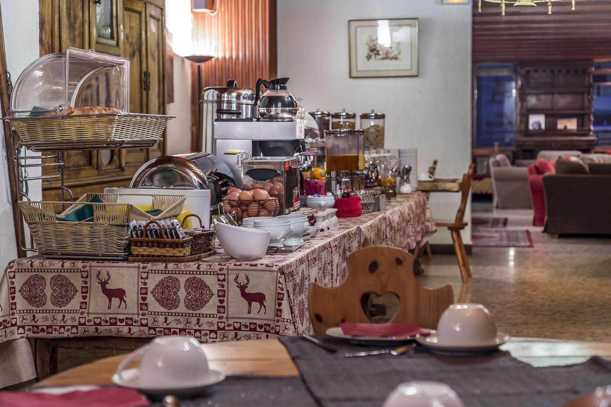 Les Cretes Blanches Hotell Val-dʼIsère Exteriör bild